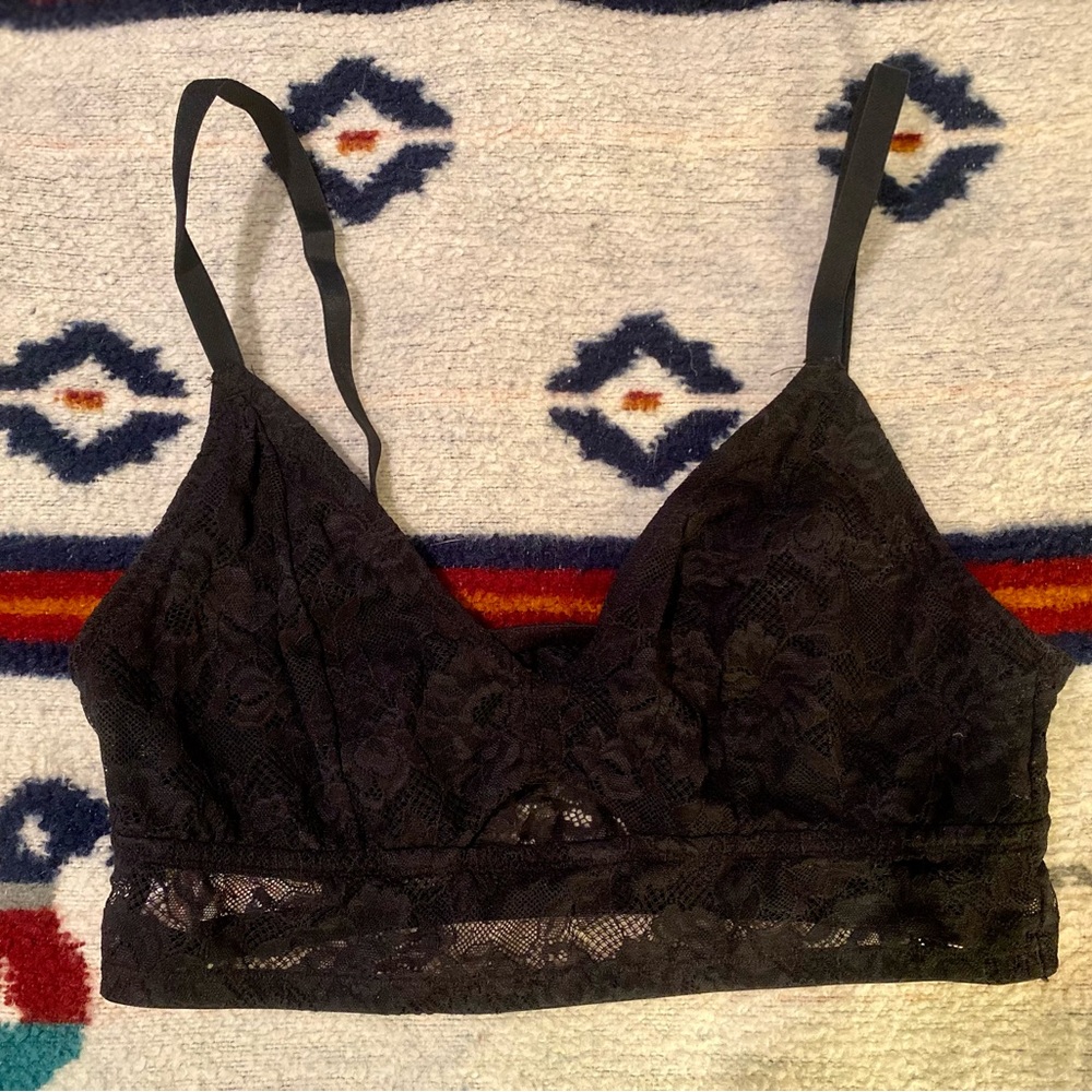 Cute, lace, COMFORTABLE bra with eyelet. Gently used.
